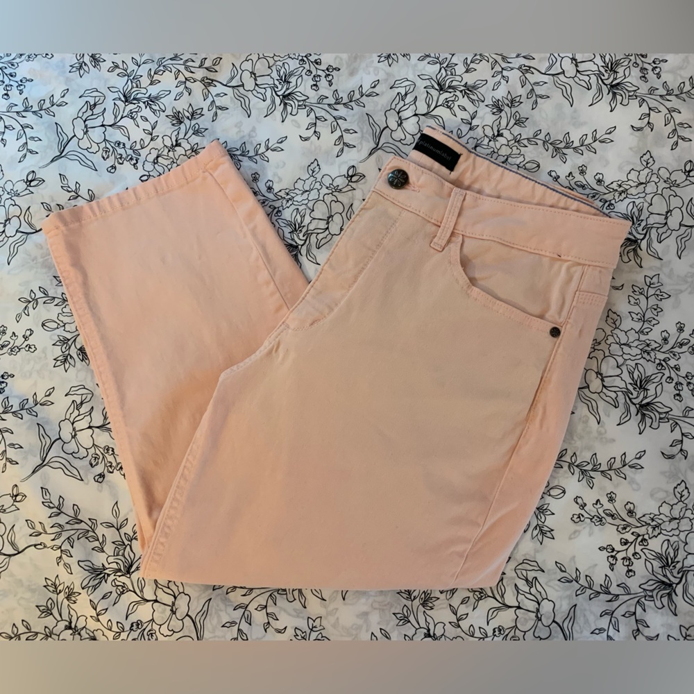 Lee’s cropped jeans in peach